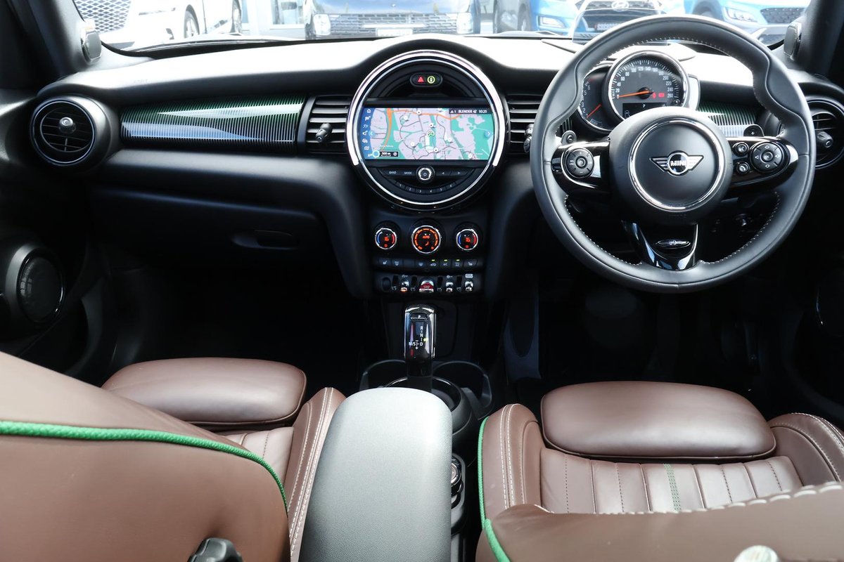 2019 MINI Hatch Cooper S 60 Years Edition F55 LCI image 9