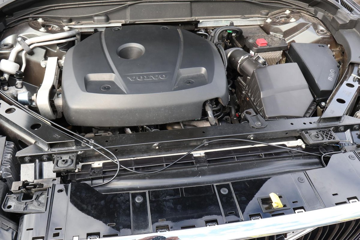 2021 Volvo XC60 T5 Momentum MY21 AWD image 32