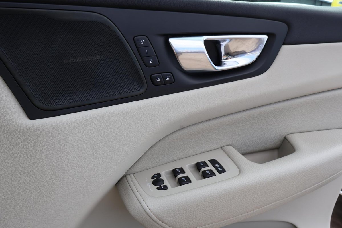 2021 Volvo XC60 T5 Momentum MY21 AWD image 22