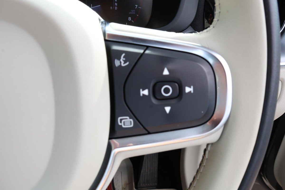 2021 Volvo XC60 T5 Momentum MY21 AWD image 14