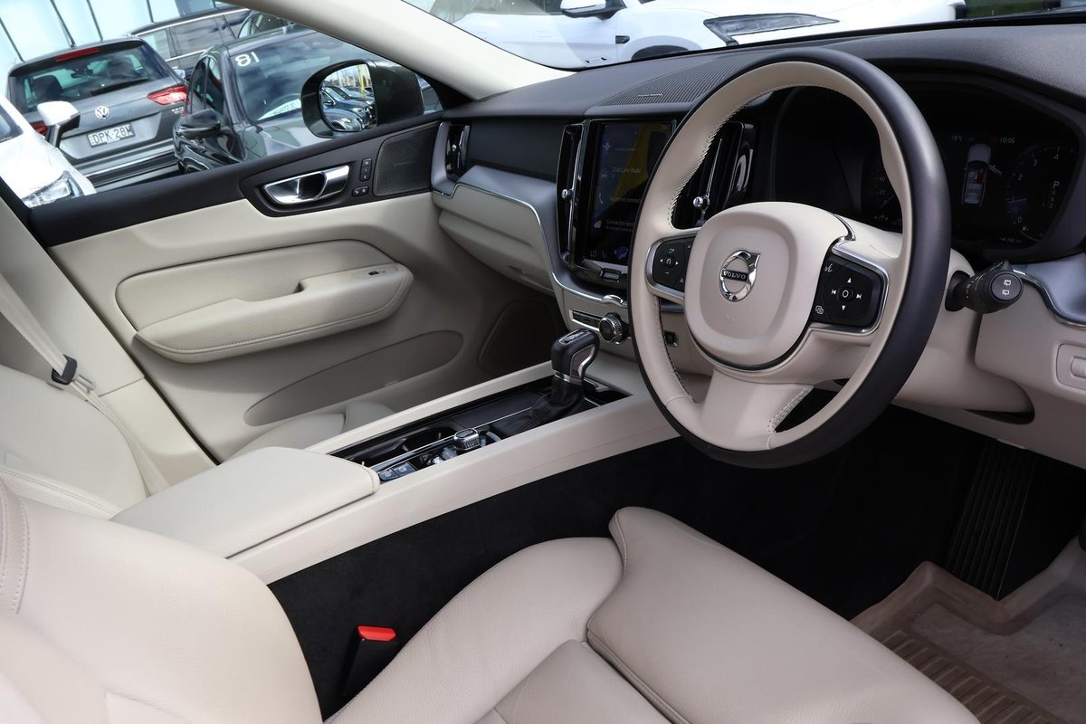 2021 Volvo XC60 T5 Momentum MY21 AWD image 7