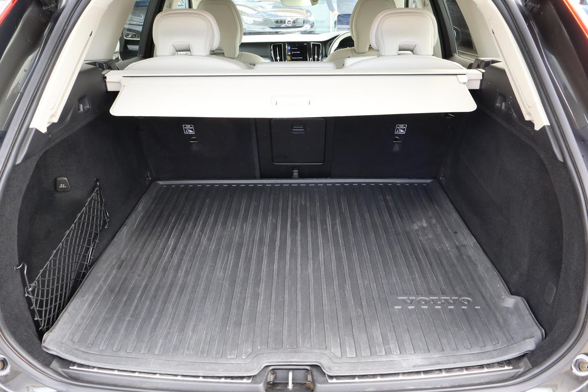 2021 Volvo XC60 T5 Momentum MY21 AWD image 30