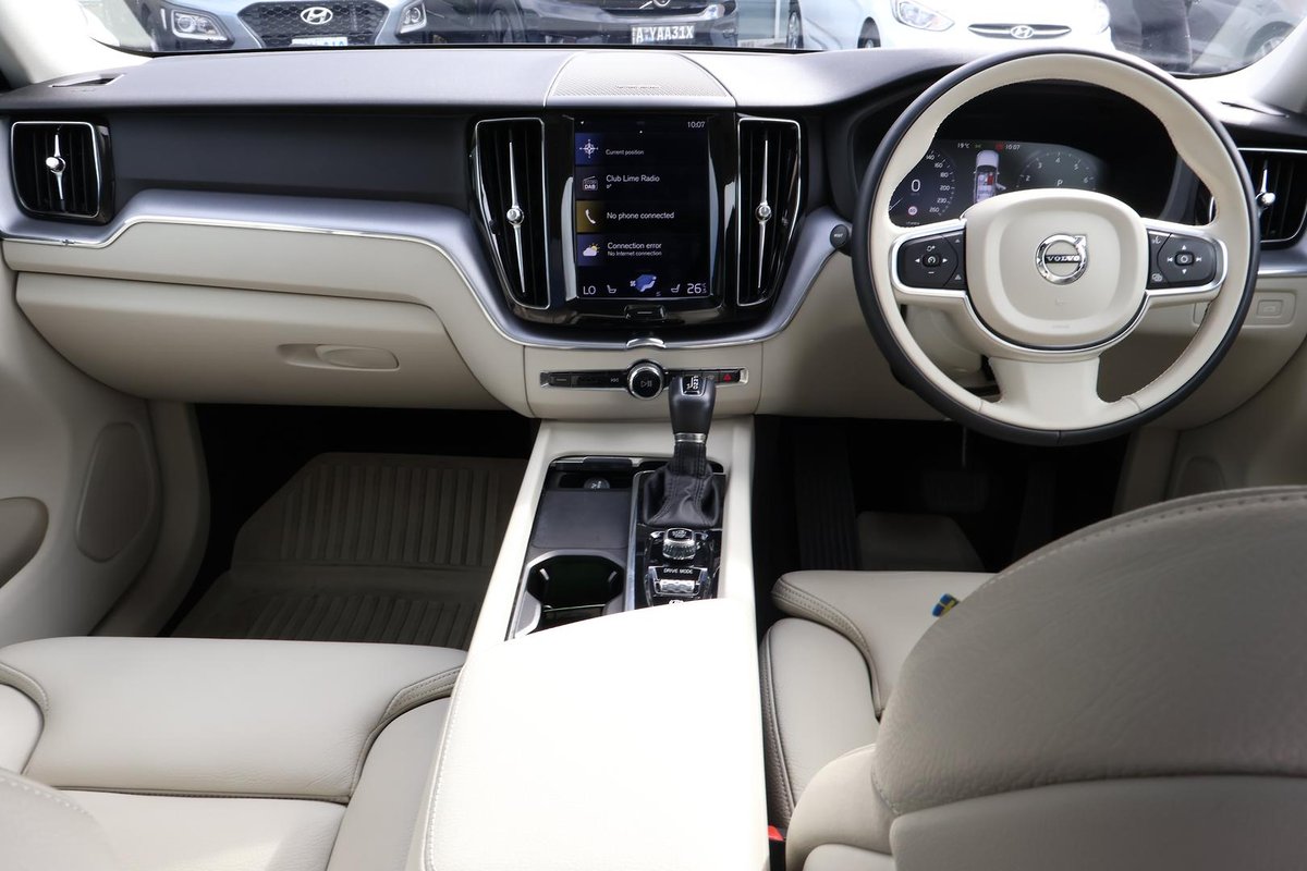 2021 Volvo XC60 T5 Momentum MY21 AWD image 9