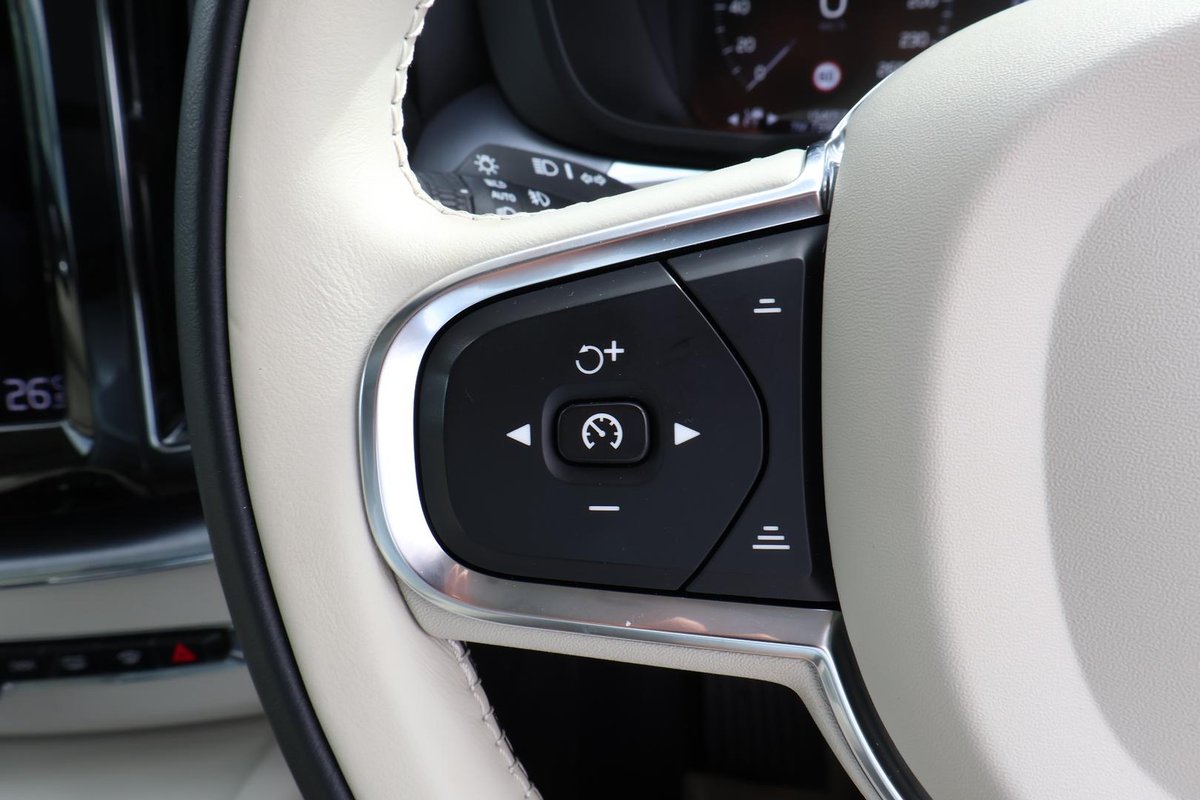 2021 Volvo XC60 T5 Momentum MY21 AWD image 13