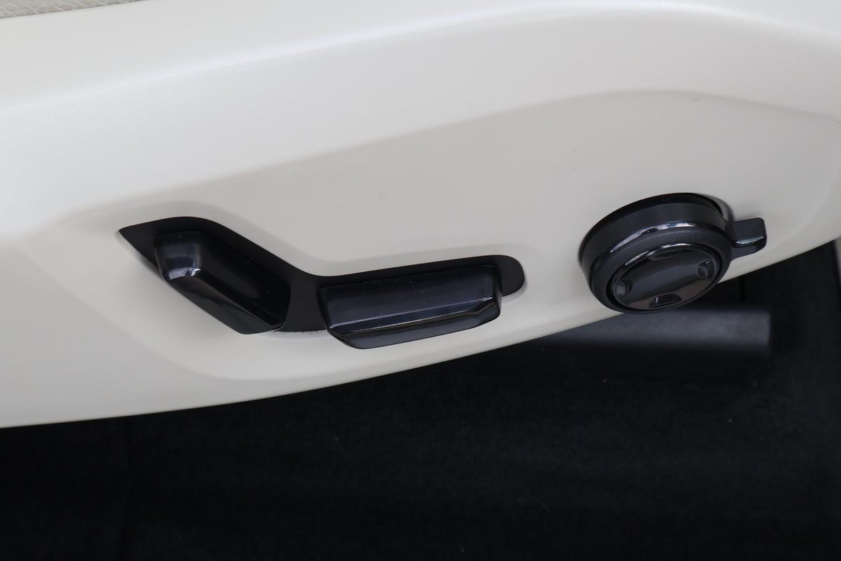 2021 Volvo XC60 T5 Momentum MY21 AWD image 23