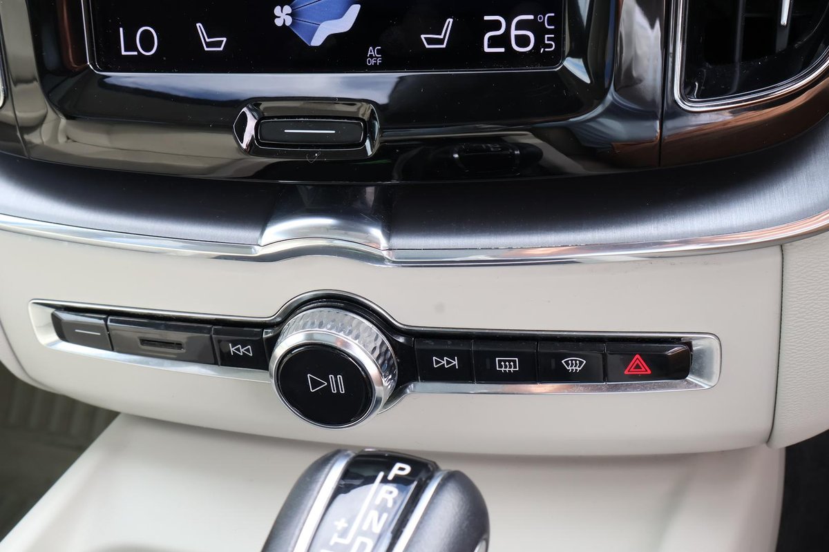 2021 Volvo XC60 T5 Momentum MY21 AWD image 18
