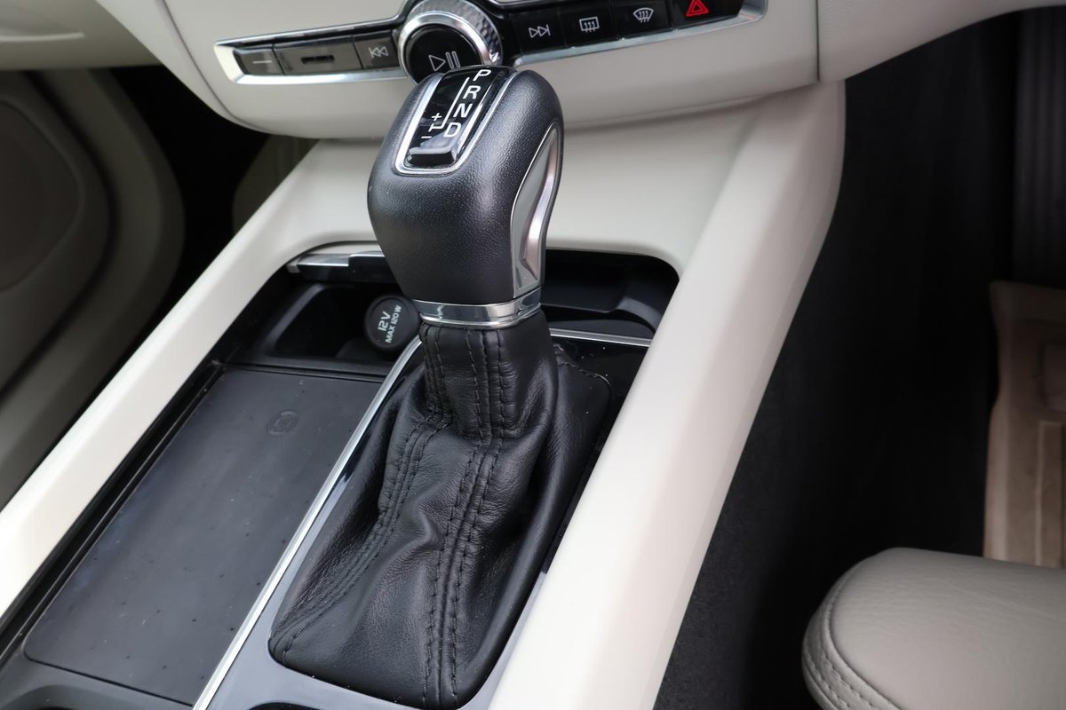 2021 Volvo XC60 T5 Momentum MY21 AWD image 21