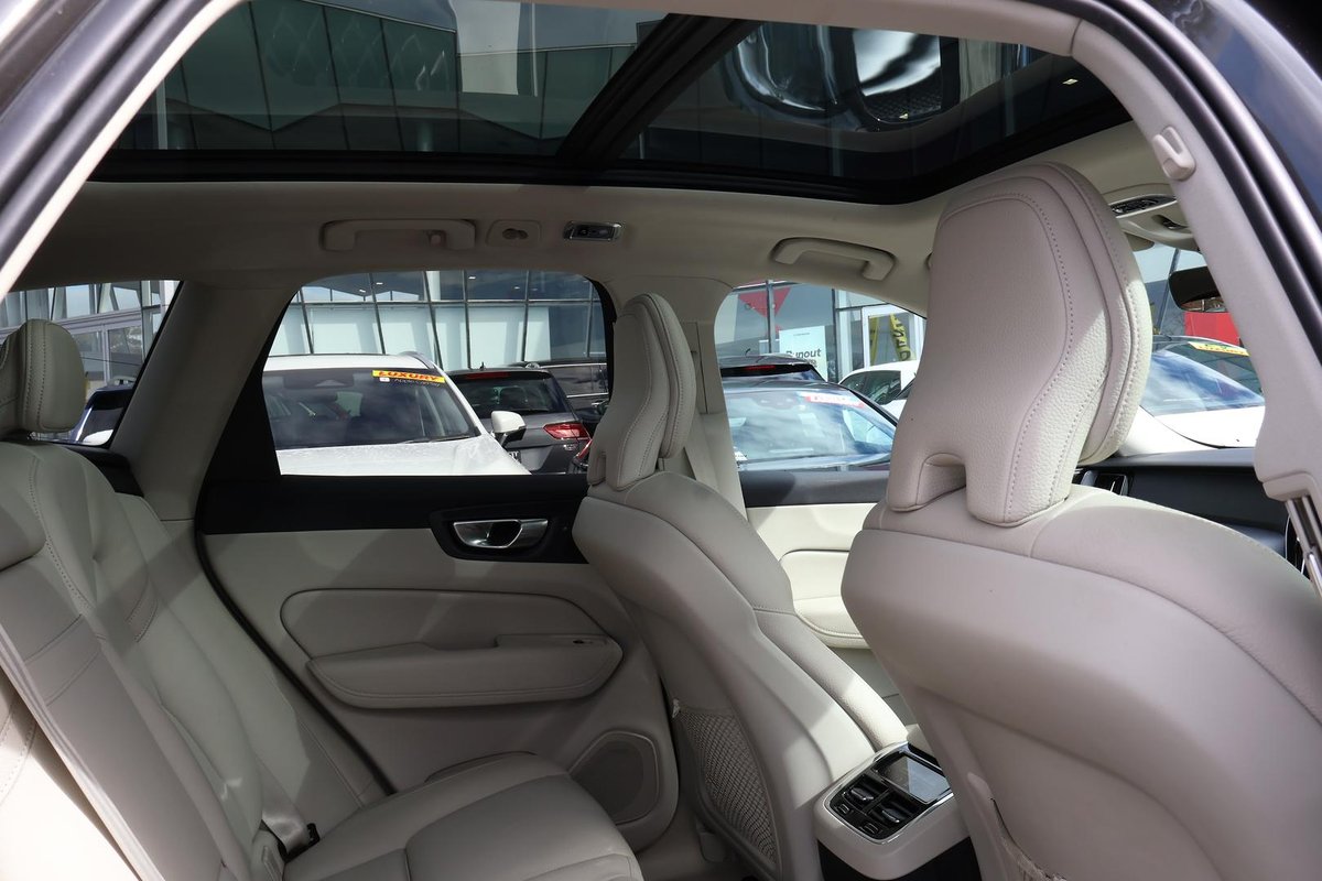 2021 Volvo XC60 T5 Momentum MY21 AWD image 24