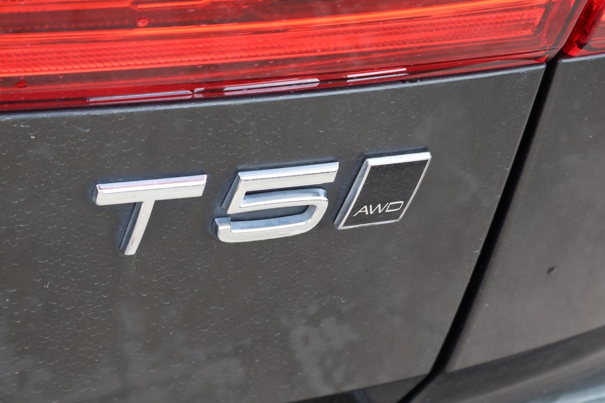 2021 Volvo XC60 T5 Momentum MY21 AWD image 36