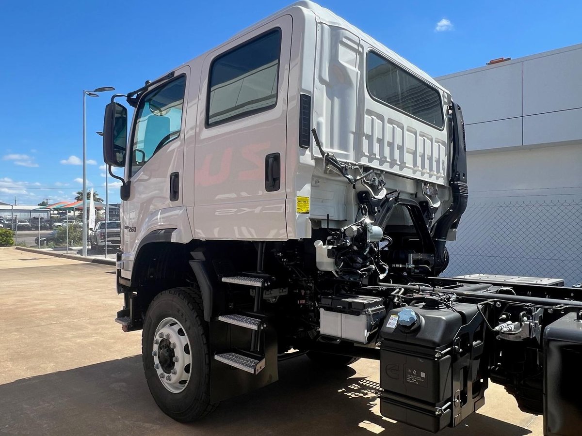 2026 Isuzu F Series image 3