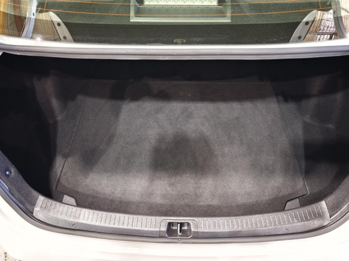 2015 Toyota Corolla image 19