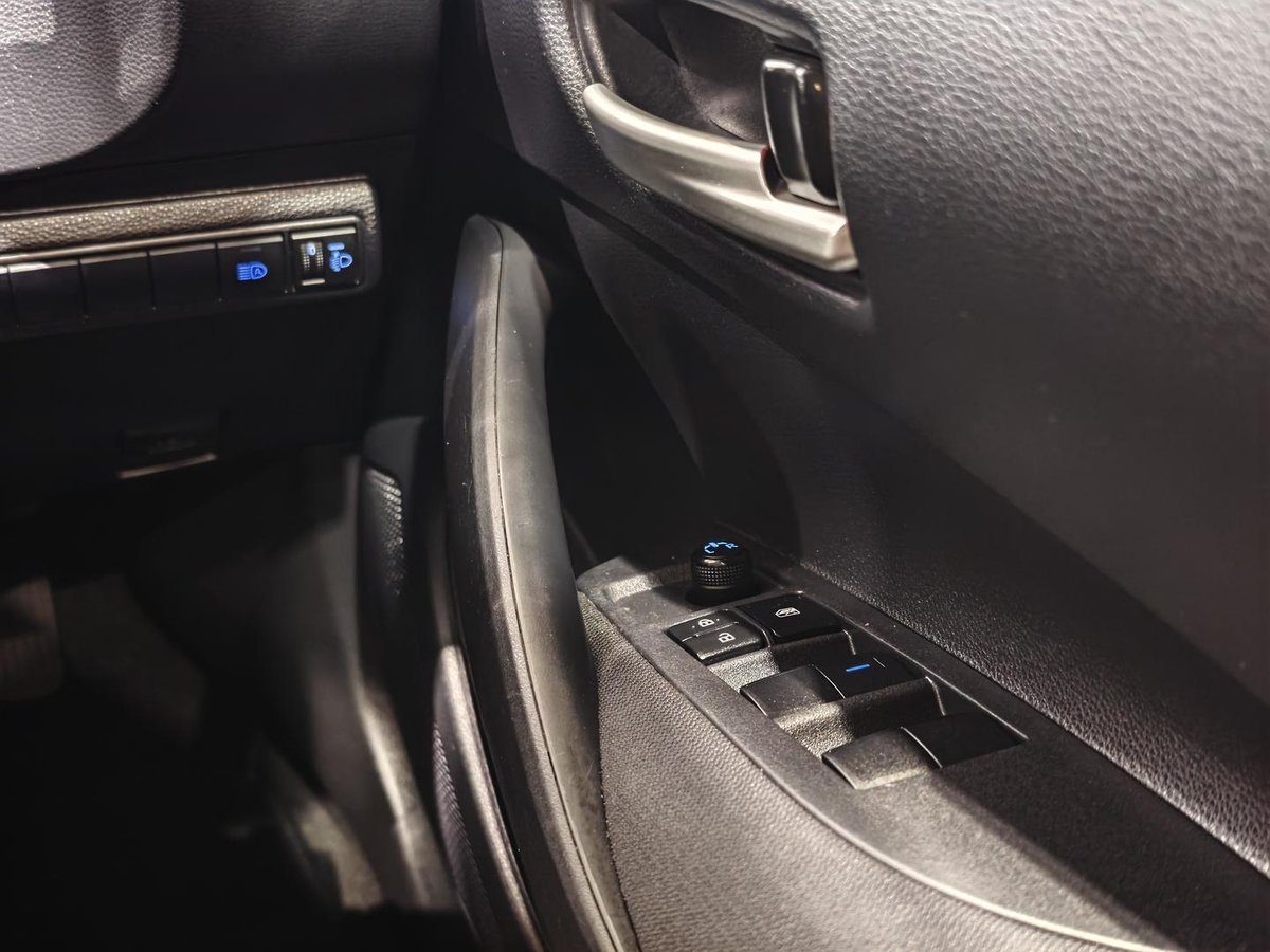 2015 Toyota Corolla image 15