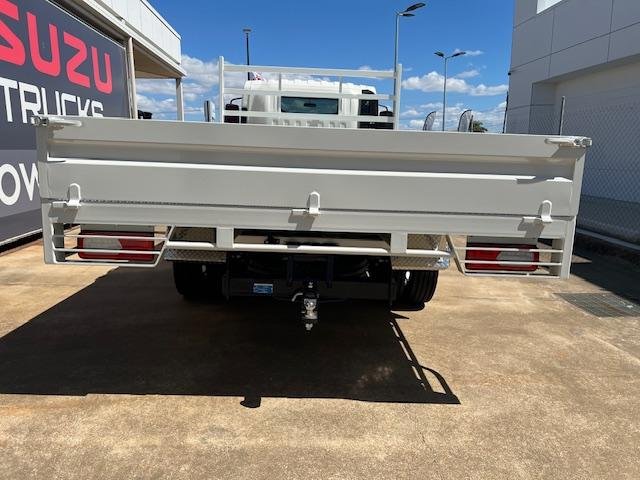 2025 Isuzu N Series image 5