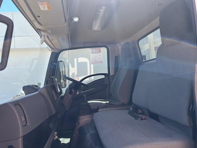 2025 Isuzu N Series image 7