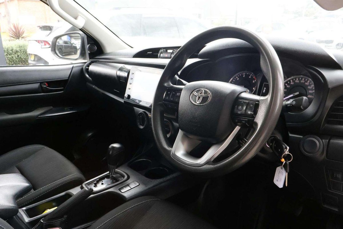 2022 Toyota Hilux SR GUN126R 4X4 Dual Range image 11