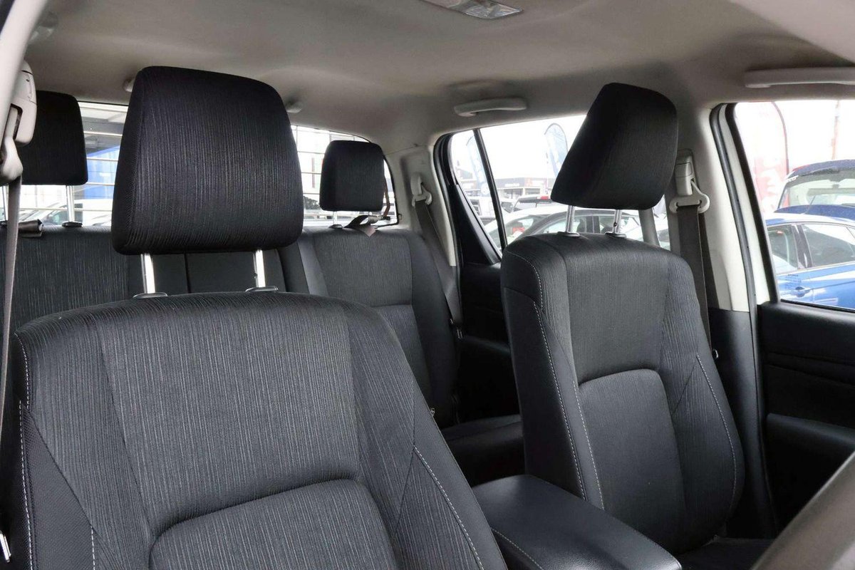 2022 Toyota Hilux SR GUN126R 4X4 Dual Range image 12