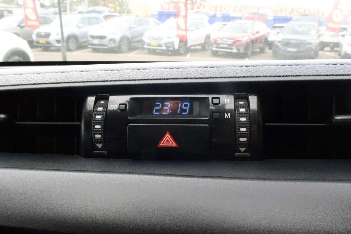 2022 Toyota Hilux SR GUN126R 4X4 Dual Range image 15