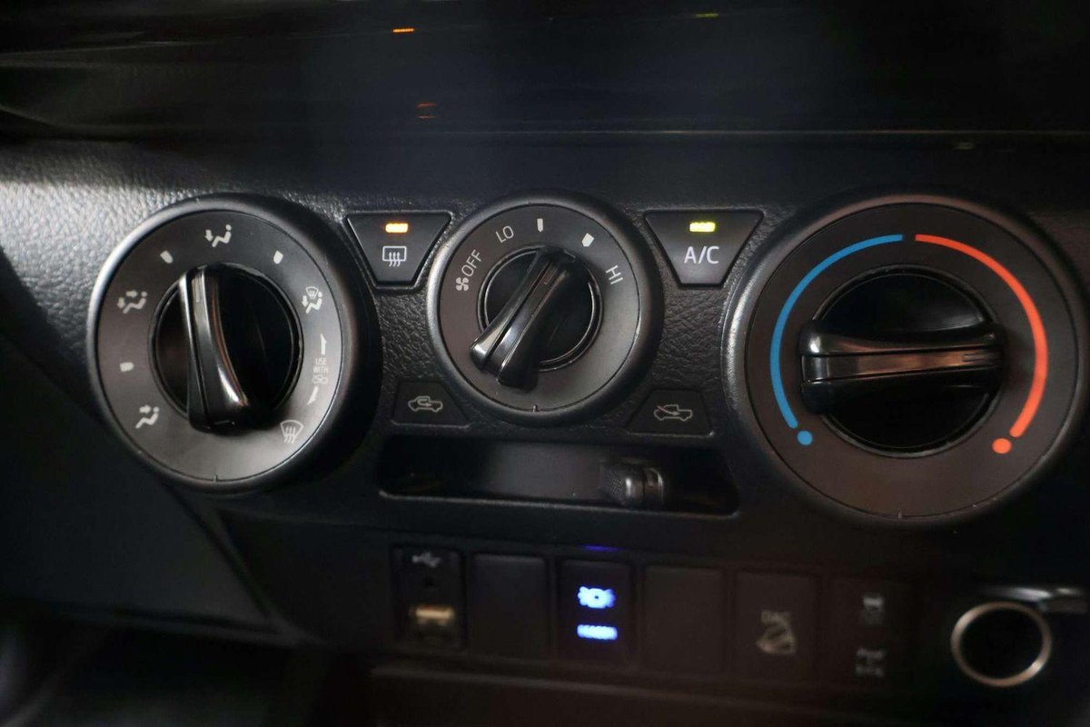 2022 Toyota Hilux SR GUN126R 4X4 Dual Range image 16