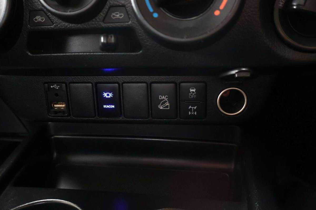 2022 Toyota Hilux SR GUN126R 4X4 Dual Range image 17