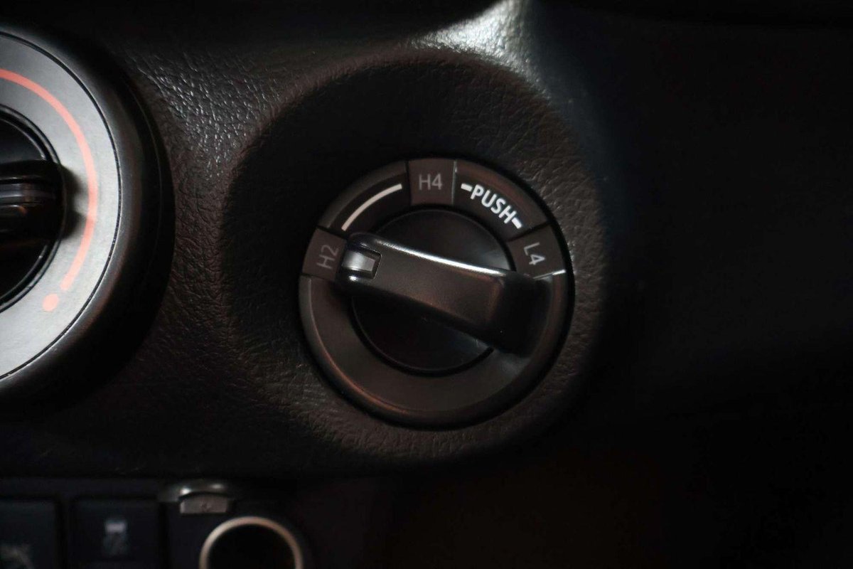 2022 Toyota Hilux SR GUN126R 4X4 Dual Range image 18