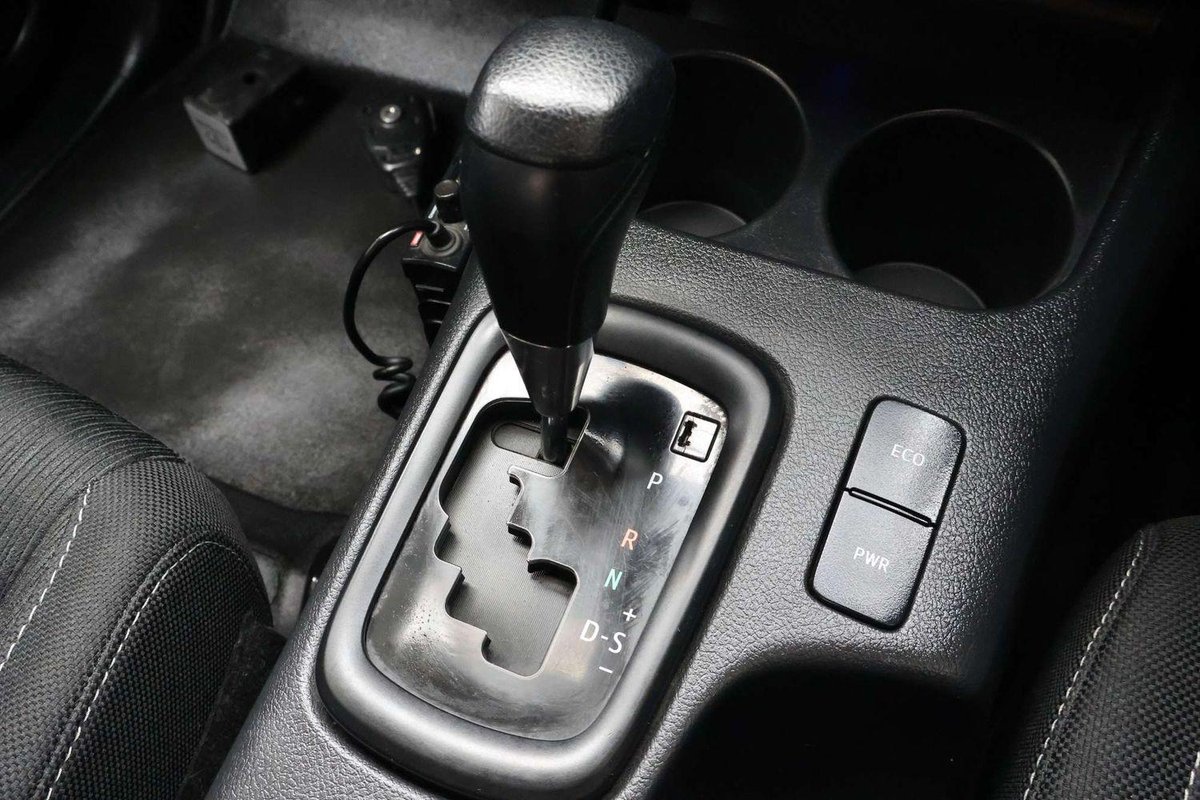 2022 Toyota Hilux SR GUN126R 4X4 Dual Range image 2