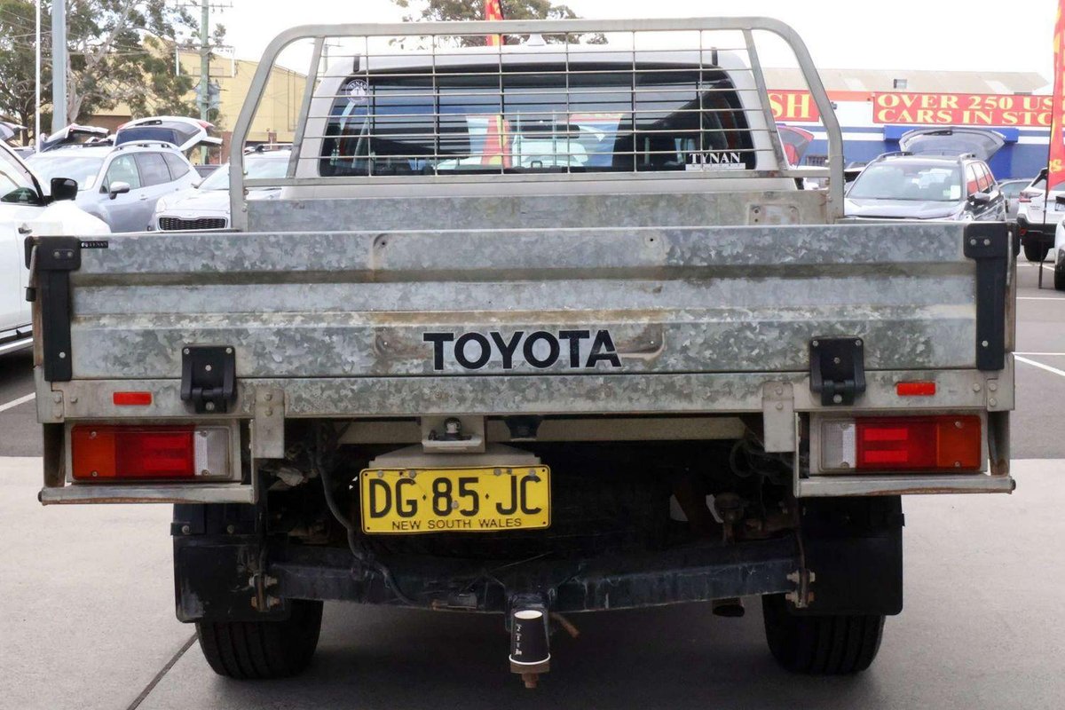 2022 Toyota Hilux SR GUN126R 4X4 Dual Range image 6