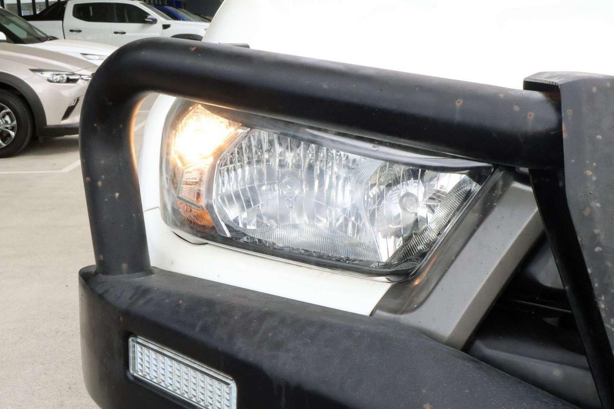 2022 Toyota Hilux SR GUN126R 4X4 Dual Range image 8