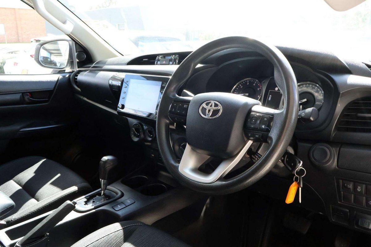2022 Toyota Hilux SR GUN126R 4X4 Dual Range image 10