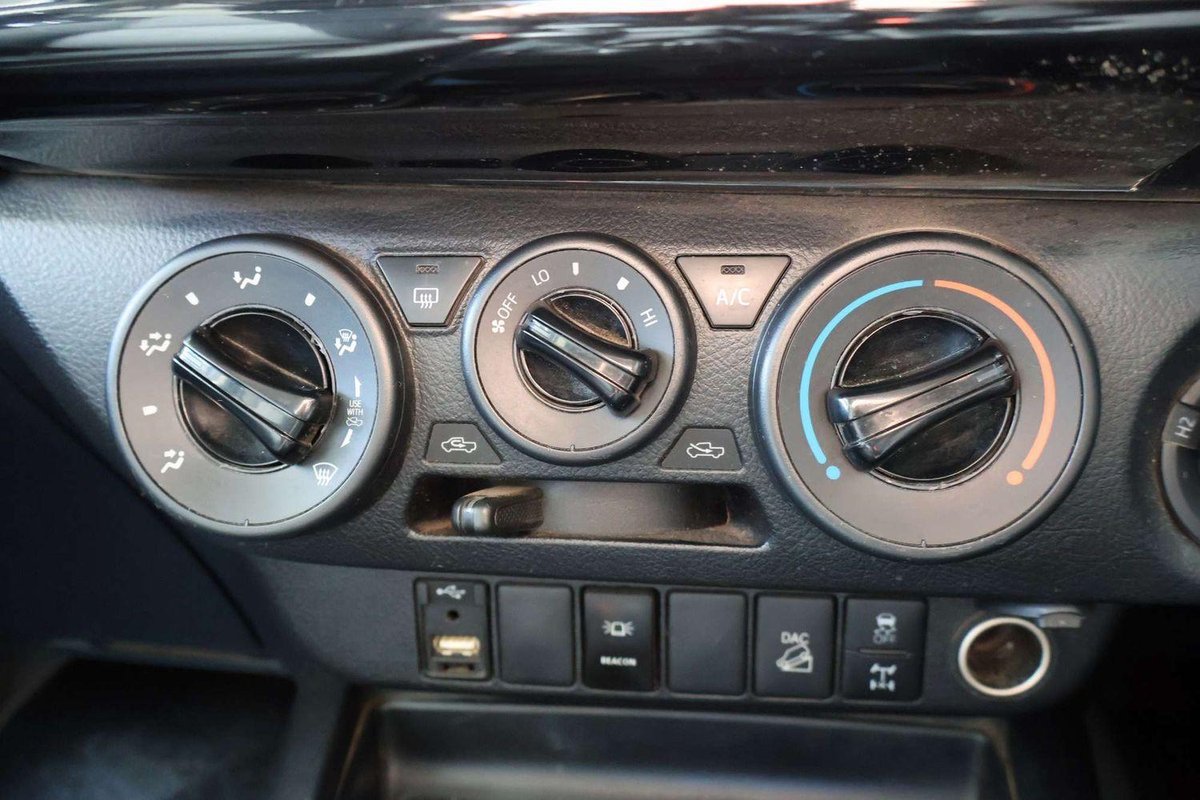 2022 Toyota Hilux SR GUN126R 4X4 Dual Range image 14