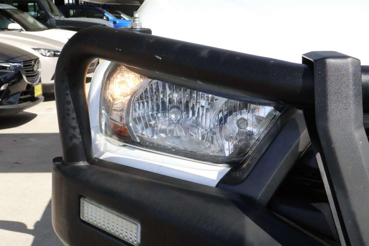 2022 Toyota Hilux SR GUN126R 4X4 Dual Range image 8