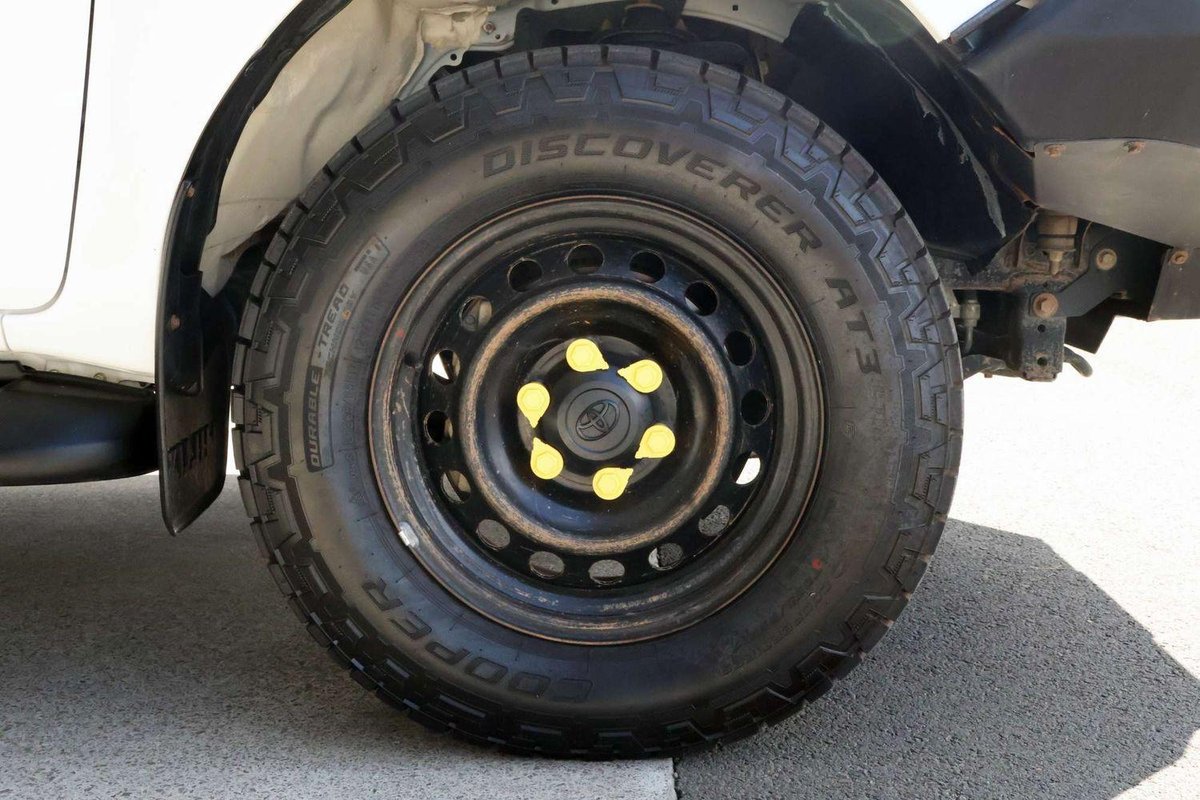 2022 Toyota Hilux SR GUN126R 4X4 Dual Range image 9