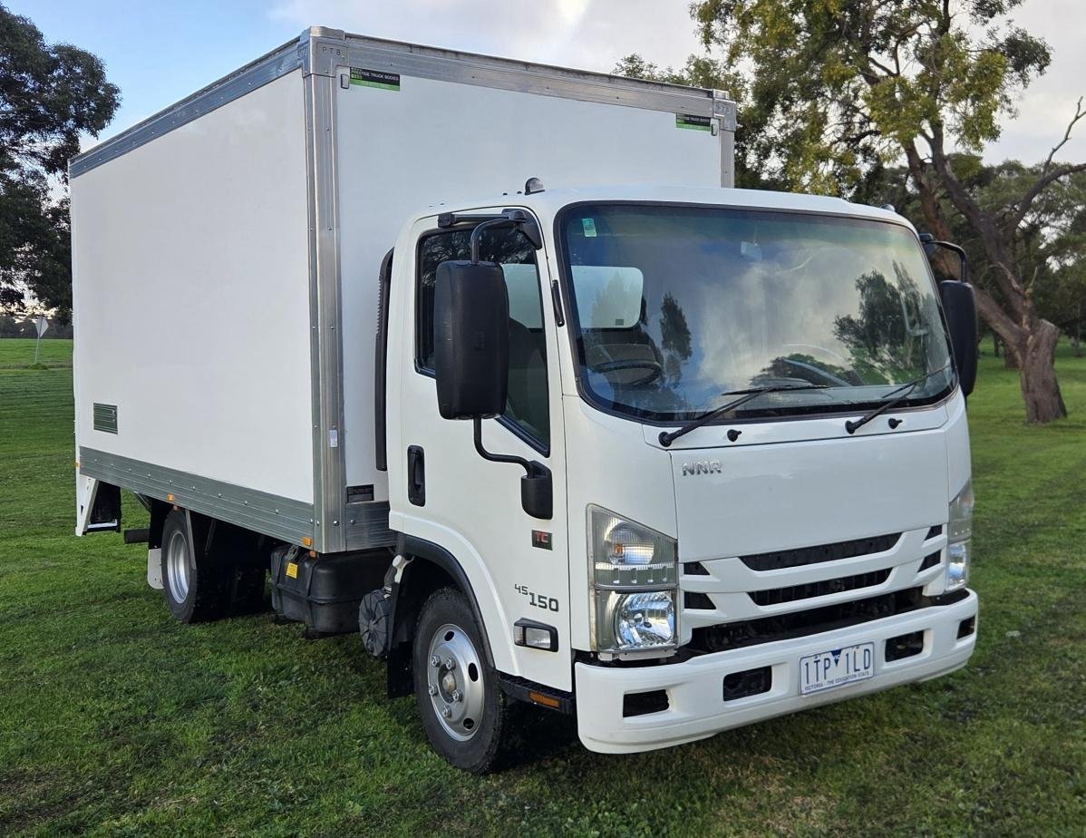 2021 Isuzu N Series NNR 45-150 image 2