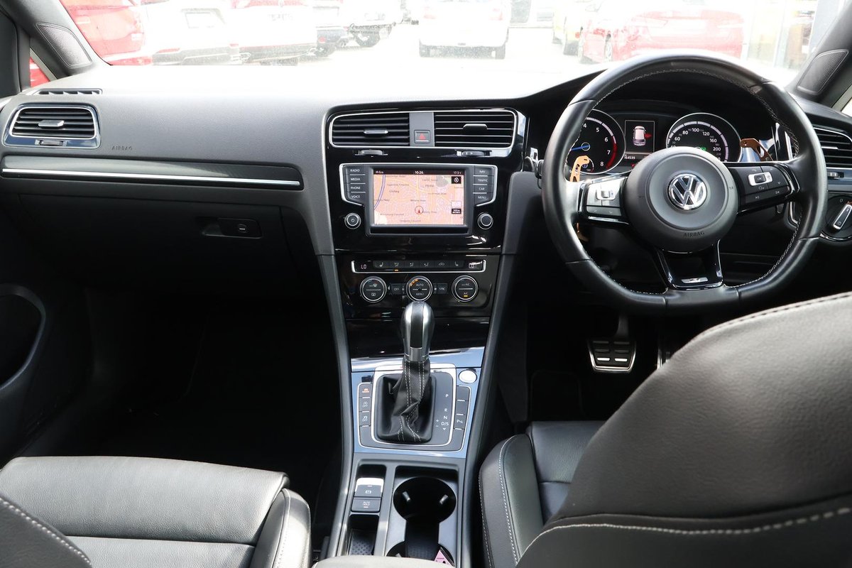 2022 Volkswagen Golf image 10