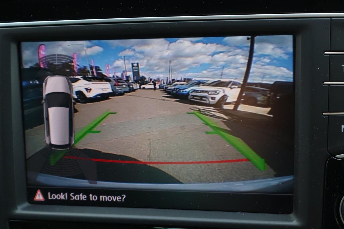 2022 Volkswagen Golf image 18