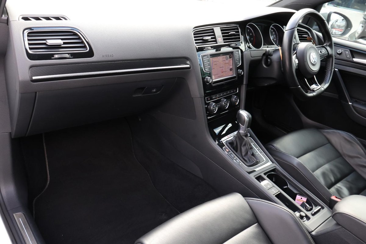 2022 Volkswagen Golf image 27