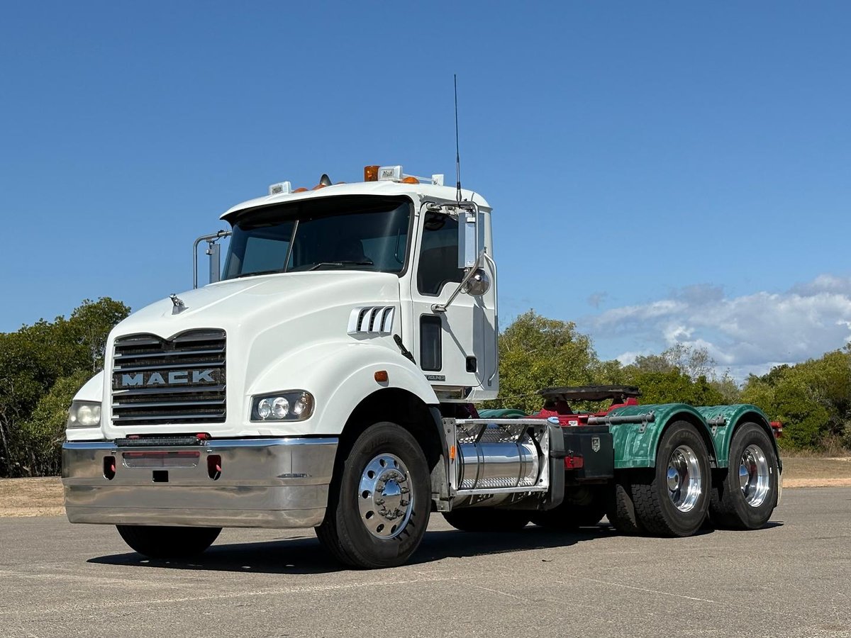 Metro-liner 2011 Mack
