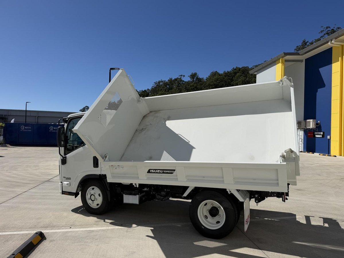 2026 Isuzu N Series NMR 65/45-150 DT D25 Tri-Tipper image 10