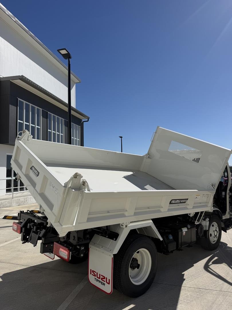 2026 Isuzu N Series NMR 65/45-150 DT D25 Tri-Tipper image 9