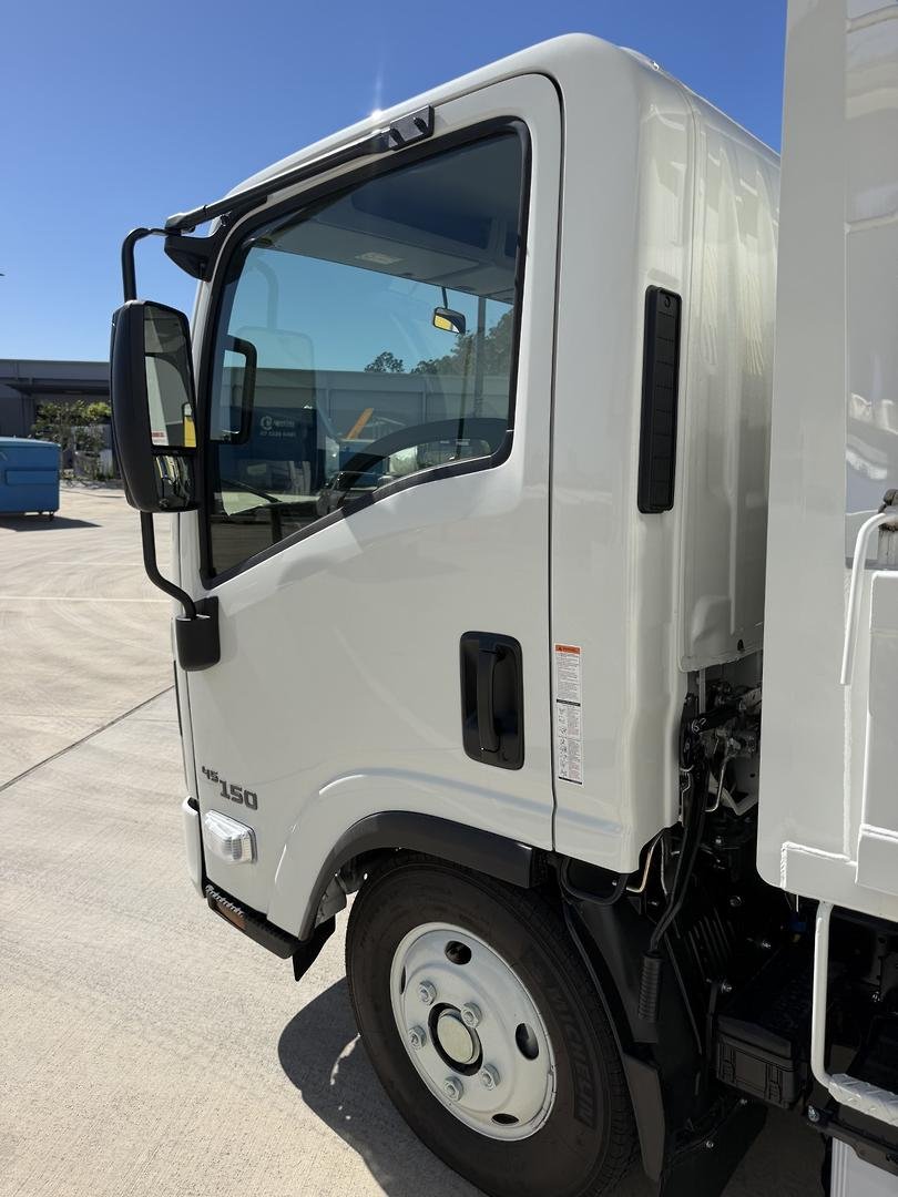 2026 Isuzu N Series NMR 65/45-150 DT D25 Tri-Tipper image 11