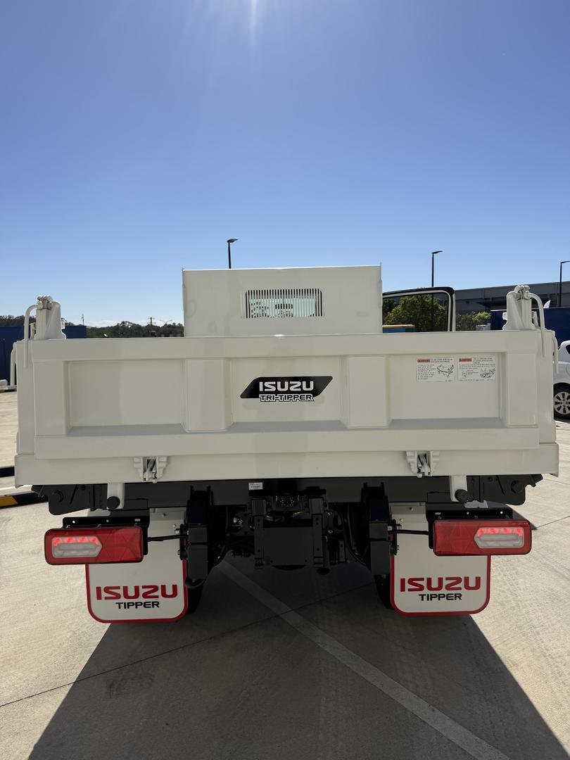 2026 Isuzu N Series NMR 65/45-150 DT D25 Tri-Tipper image 6