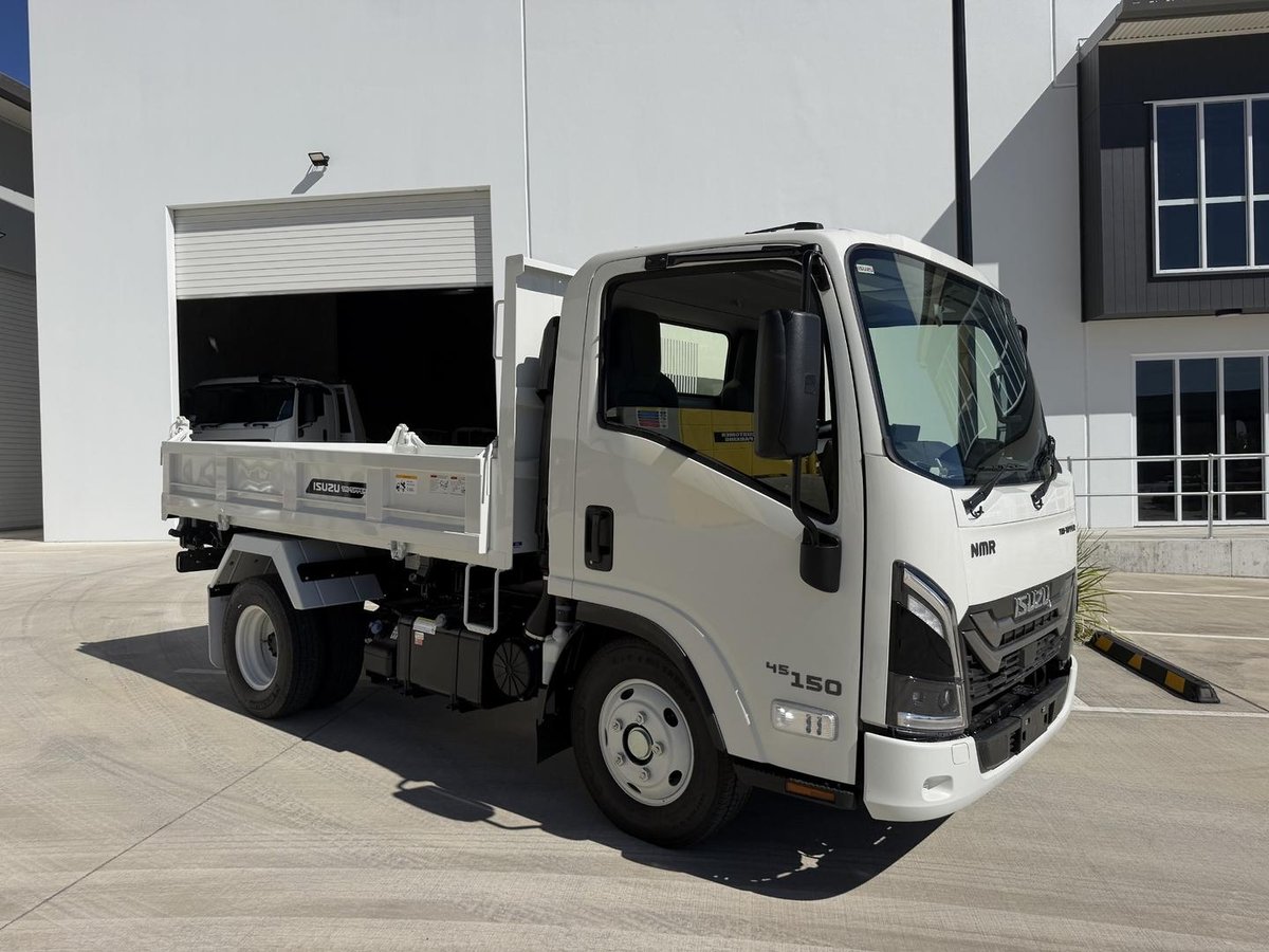 2026 Isuzu N Series NMR 65/45-150 DT D25 Tri-Tipper image 2