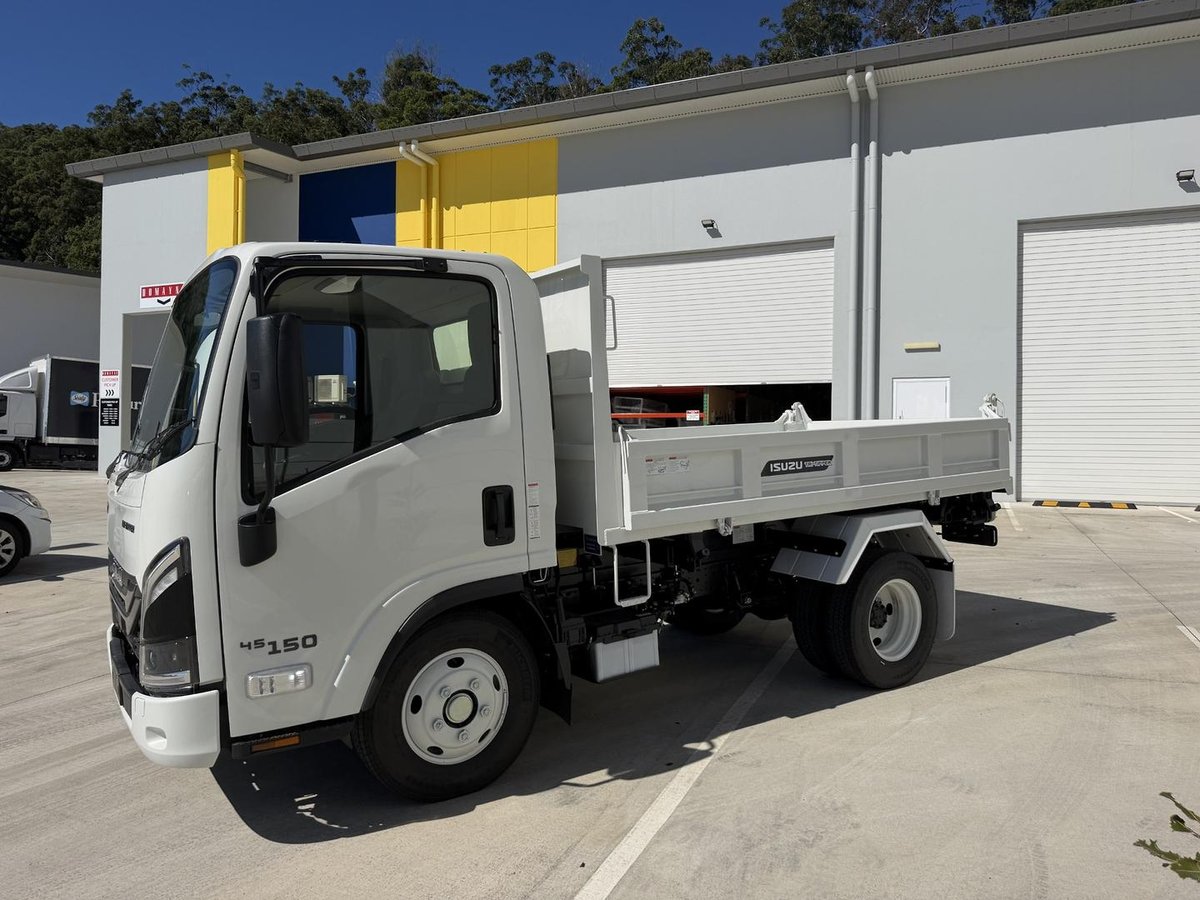 2026 Isuzu N Series NMR 65/45-150 DT D25 Tri-Tipper image 4