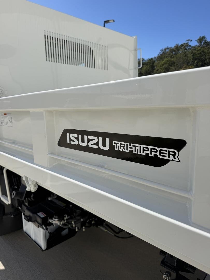 2026 Isuzu N Series NMR 65/45-150 DT D25 Tri-Tipper image 12