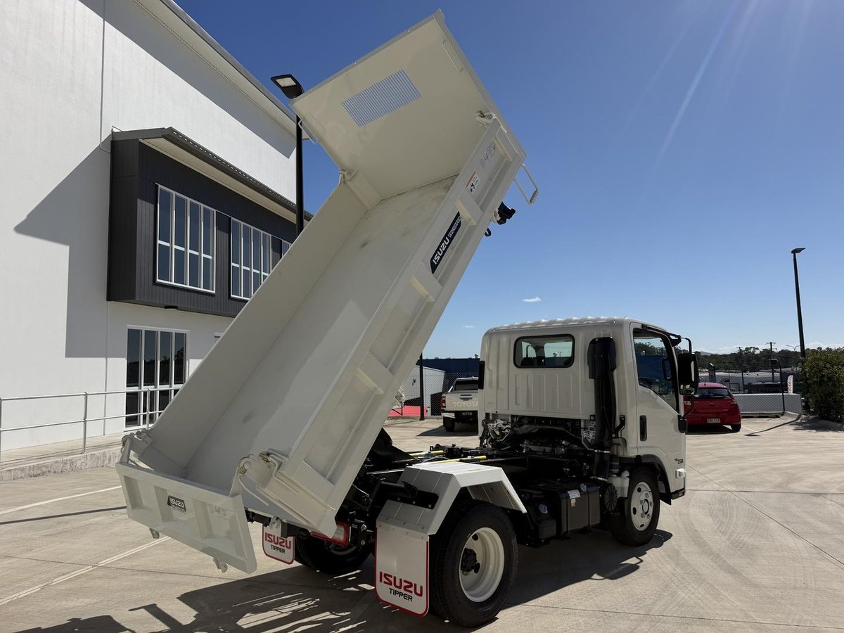 2026 Isuzu N Series NMR 65/45-150 DT D25 Tri-Tipper image 15
