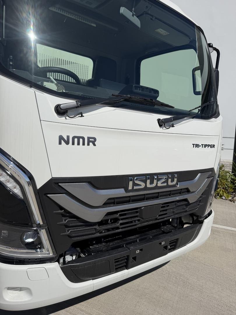 2026 Isuzu N Series NMR 65/45-150 DT D25 Tri-Tipper image 7