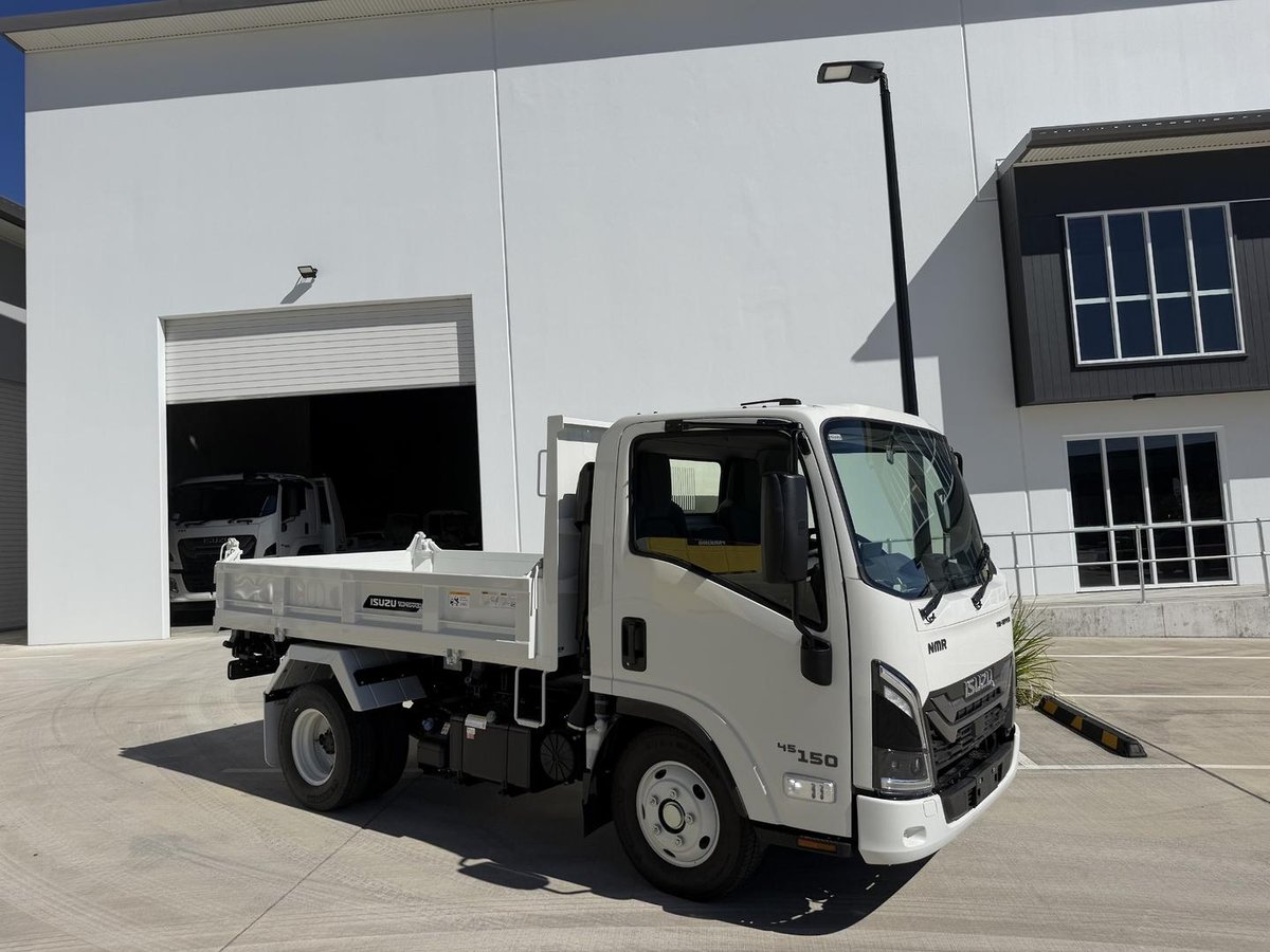 2026 Isuzu N Series NMR 65/45-150 DT D25 Tri-Tipper image 3