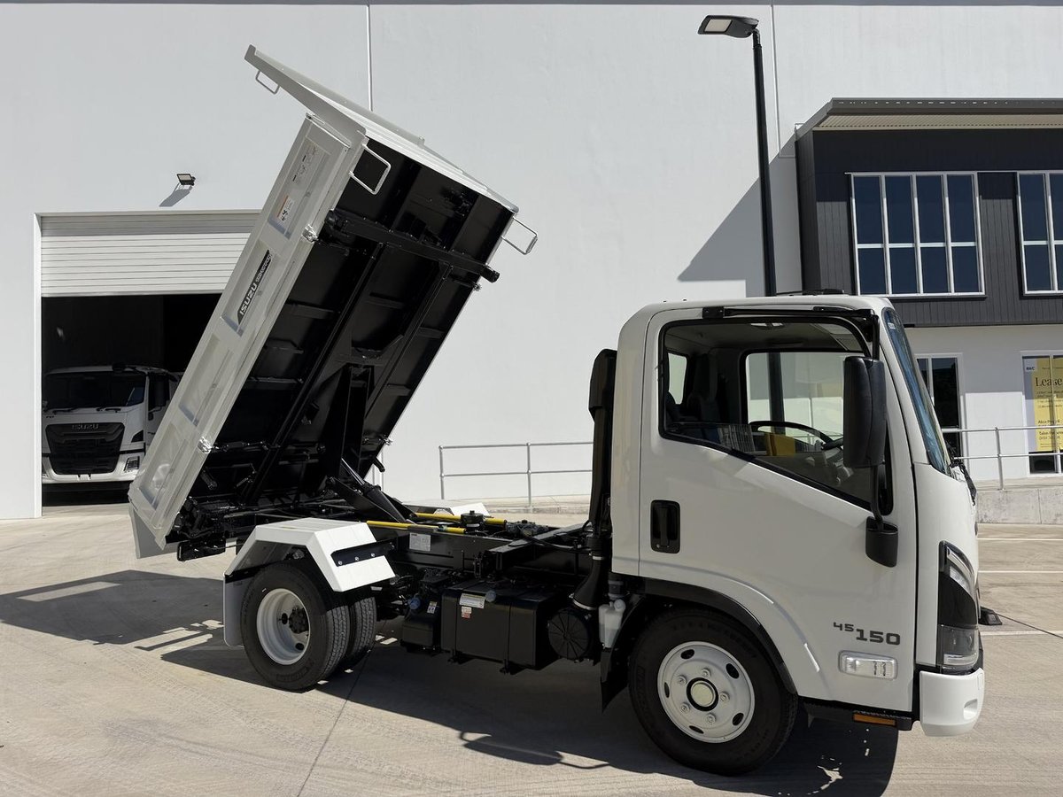 2026 Isuzu N Series NMR 65/45-150 DT D25 Tri-Tipper image 16
