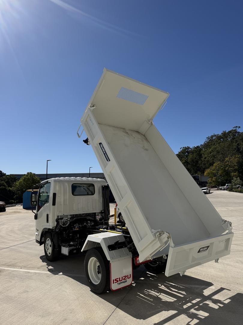2026 Isuzu N Series NMR 65/45-150 DT D25 Tri-Tipper image 13
