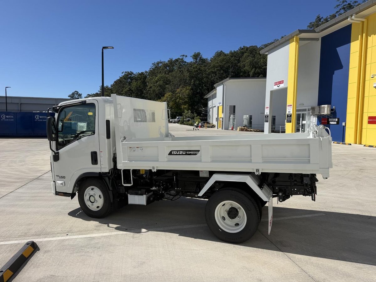 2026 Isuzu N Series NMR 65/45-150 DT D25 Tri-Tipper image 5