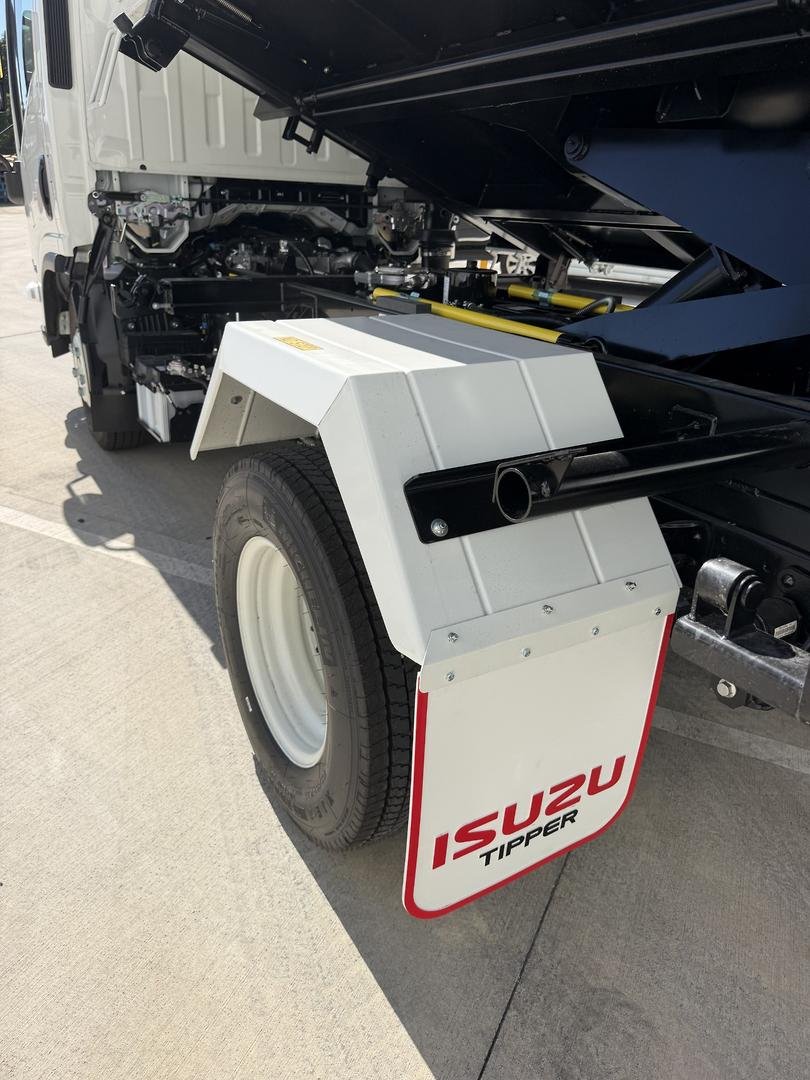 2026 Isuzu N Series NMR 65/45-150 DT D25 Tri-Tipper image 19